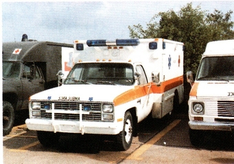 Chevrolet, weiss mit roten Streifen USAF Ambulance   [#*L]   nb